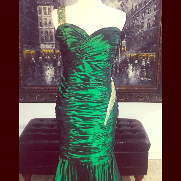 Jovani Dresses & Skirts - Jovani EMERALD GOWN
